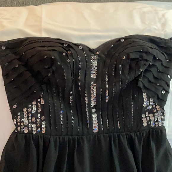 Black, chest fitted with sequences cocktail dress - Picture 2 of 5